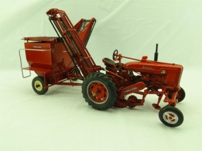 Dave Miller Farm Toy Collection featured photo 11