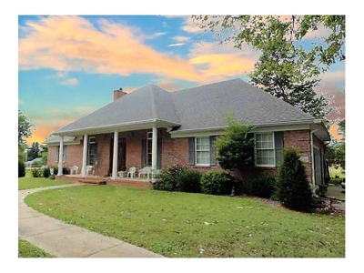 HIGHLY DESIRABLE RICHPOND AREA HOME WITH PERSONAL PROPERTY SELLING SAME DAY featured photo