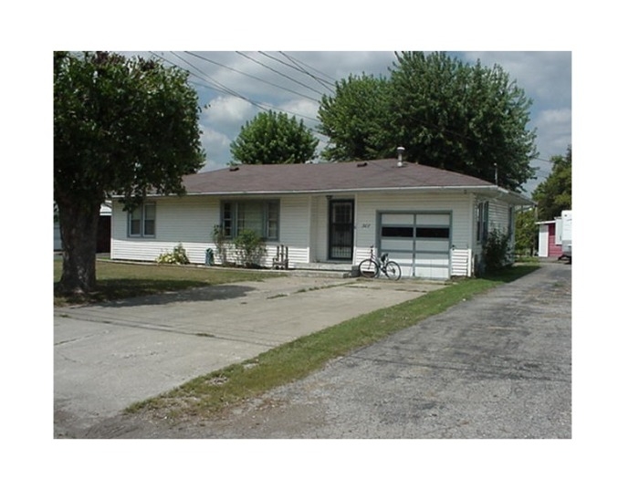 2 HOMES - GARAGE - 2 BUILDING LOTS featured photo 1