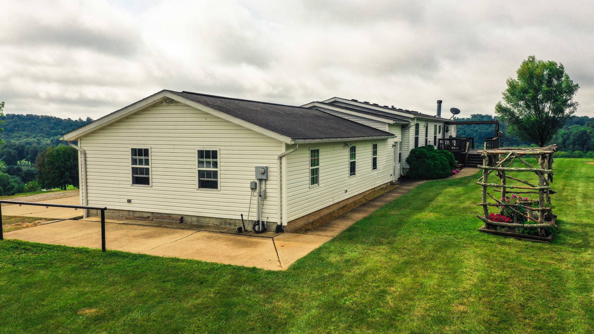Willis Yoder Real Estate & Chattel Auction featured photo 10