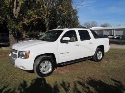 Chevrolet Avalanche with 4WD! featured photo