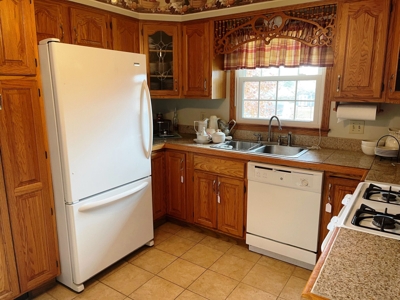 SPACIOUS 3 BEDROOM, 2.5 BATH HOME- 8033 Meadow Ln., Newburgh, IN 47630 featured photo 3