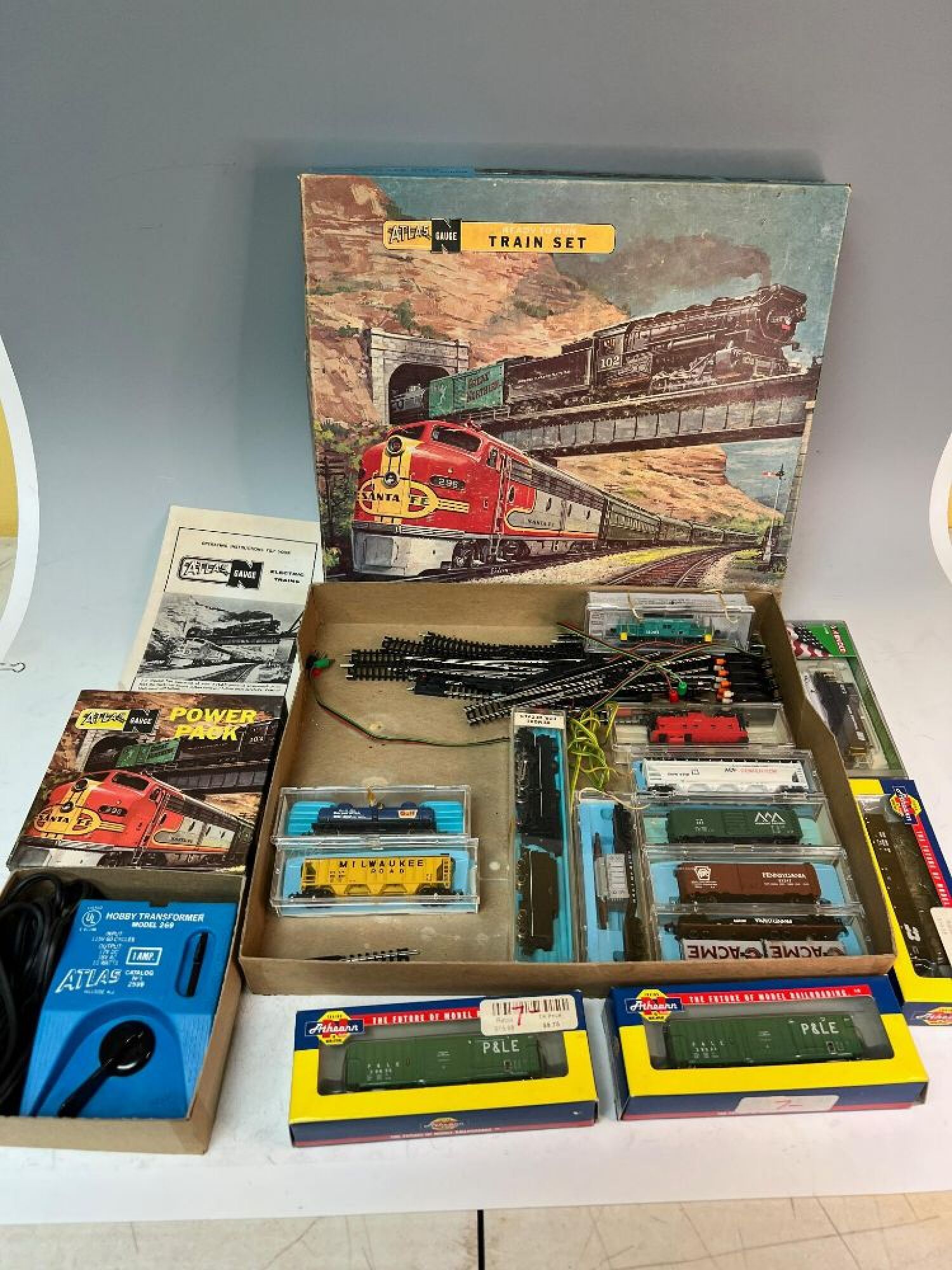 Trains, Coins, Sports collectibles, blowmolds, Longaberger and more featured photo 2