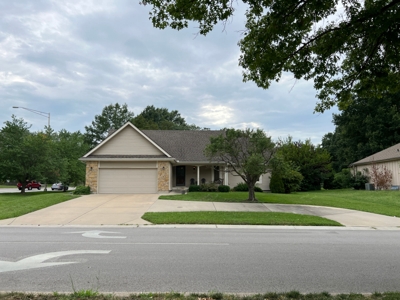 Lee's Summit Real Estate, Clubhouse Dr. - 3 Bedroom 3.5 Bath Home featured photo