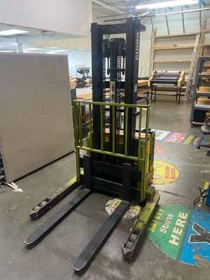 Large Format Printer Liquidation: Forklift, Printers, Tools and More featured photo 8