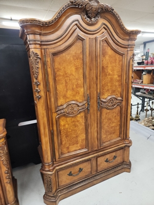 Quality Furniture, High-End Glassware & Personal Property Absolute Online Auction featured photo 8