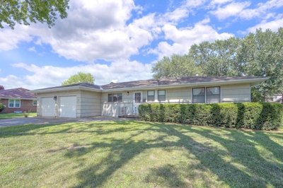 5-Bedroom Huff Lake-View Gardens Home Auction featured photo 4