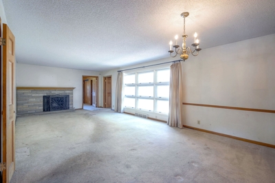 5-Bedroom Huff Lake-View Gardens Home Auction featured photo 7