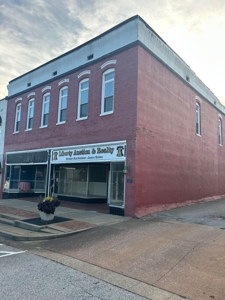 ONLINE AUCTION*HISTORIC COMMERCIAL BUILDING AND PERSONAL PROPERTY IN THE HEART OF DOWNTOWN LEXINGTON TN featured photo