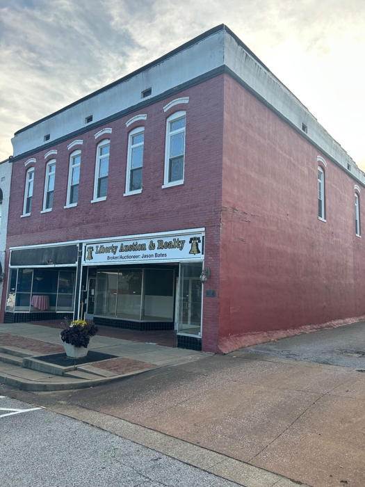 ONLINE AUCTION*HISTORIC COMMERCIAL BUILDING AND PERSONAL PROPERTY IN THE HEART OF DOWNTOWN LEXINGTON TN featured photo