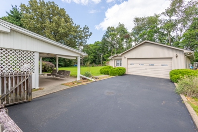 3BD/2BA 2 CAR+ DETACHED GARAGE/SHOP/GAME ROOM featured photo 3