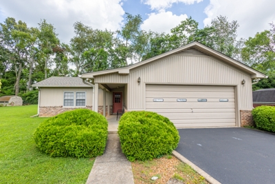 3BD/2BA 2 CAR+ DETACHED GARAGE/SHOP/GAME ROOM featured photo 8