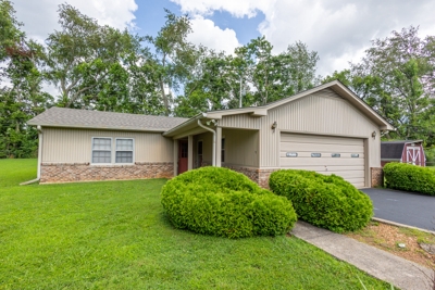 3BD/2BA 2 CAR+ DETACHED GARAGE/SHOP/GAME ROOM featured photo 9