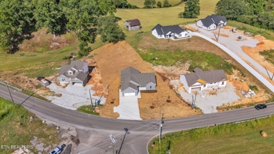 390 Hillvale Rd, Clinton, TN 37716 $499,900 featured photo 4