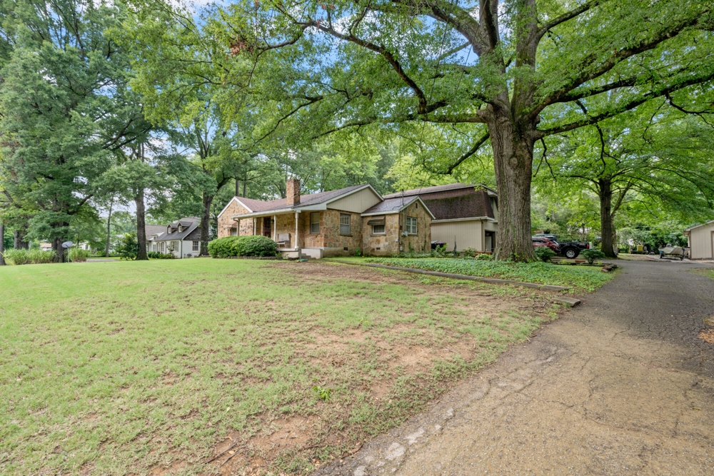 4BR/2BA Collierville home on a prime .91-acre lot featured photo 1